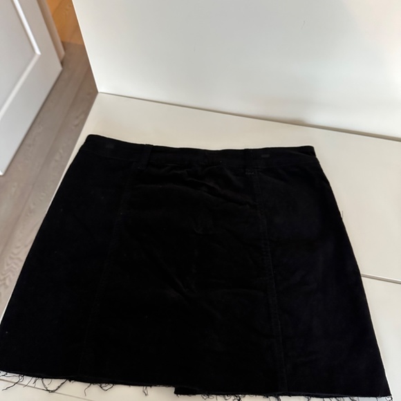 BLACK Button-Up Mini Skirt NWOT Size 32 - Picture 2 of 3